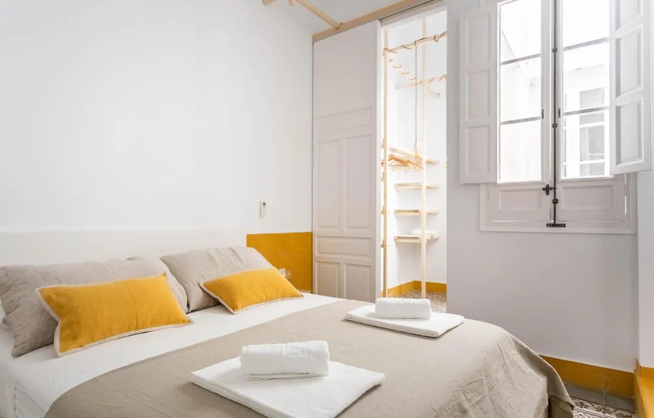 Pop Art , Sunny Apartment Near Santa Cruz Seville